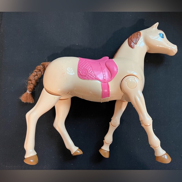 attel 2014 Barbie Saddle ‘N Ride Tawny Horse with Pink Saddle - Picture 5 of 6